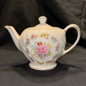 Vintage Sadler England Signed Rose Teapot With Gold Trim